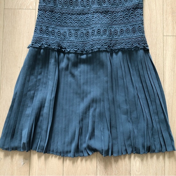 Loft Lace Detailed Pleated Dress in Blue Size 10 - Picture 6 of 10